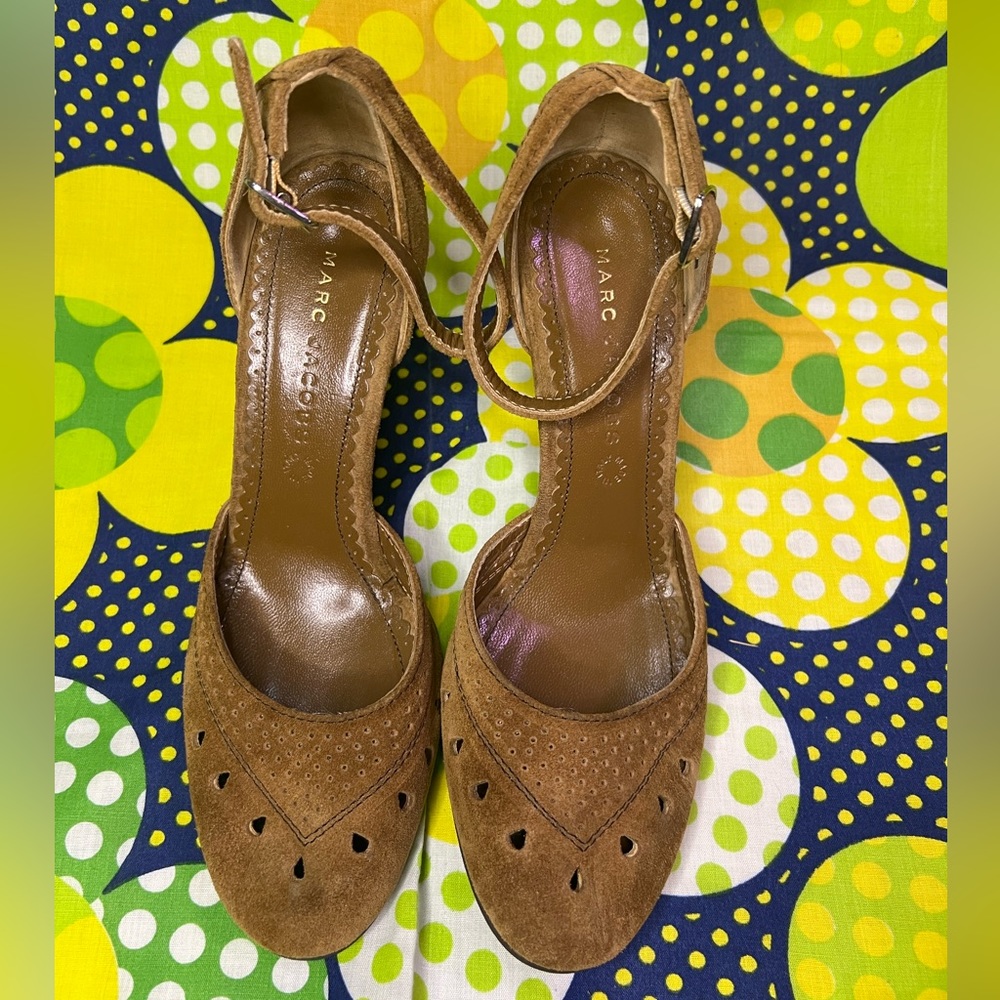 Marc Jacobs Suede Pump Wedge Tan Ankle Strap Round Toe Size 6